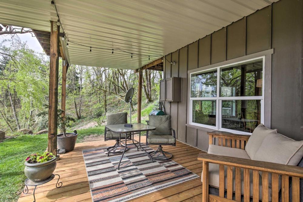 Lovely Canyon View Apartment with Patio and Yard